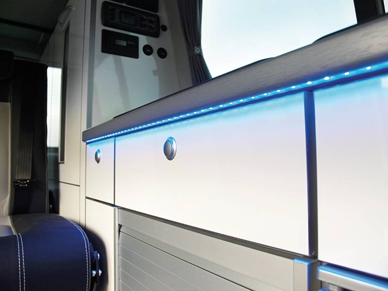 campingbus-vw-t5-triostyle-white-line_13_xxl